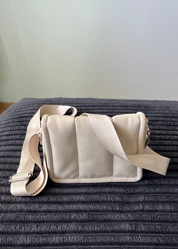 Krem Kadın Minimalist Kemerli Çanta
