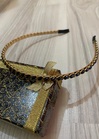 Diğer Zincir Detaylı Altın Renkli Saç Aksesuarı