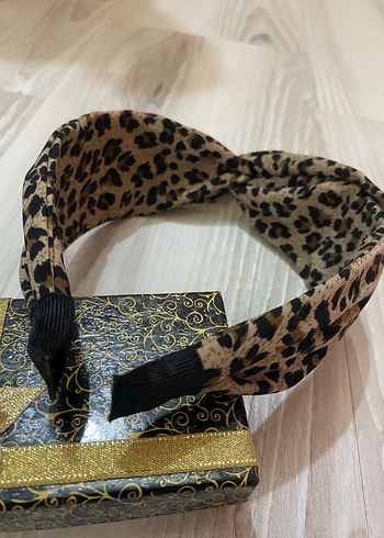 Diğer Altın Renk Leopar Desenli Mini Kürklü Küpe ve taç