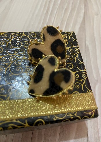 Beden Altın Renk Leopar Desenli Mini Kürklü Küpe ve taç
