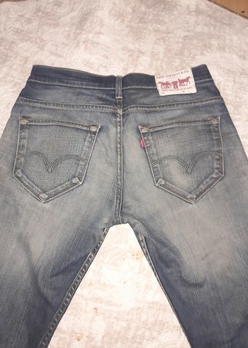 Levis m