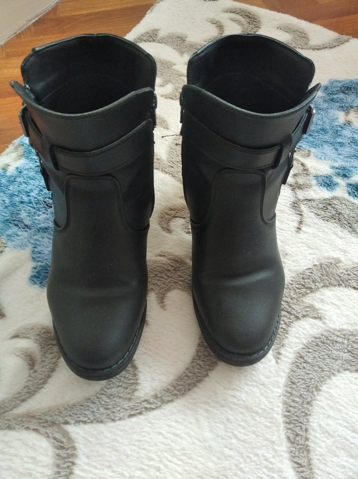 Tokalı Siyah Deri Kadın Bot - Görsel 2