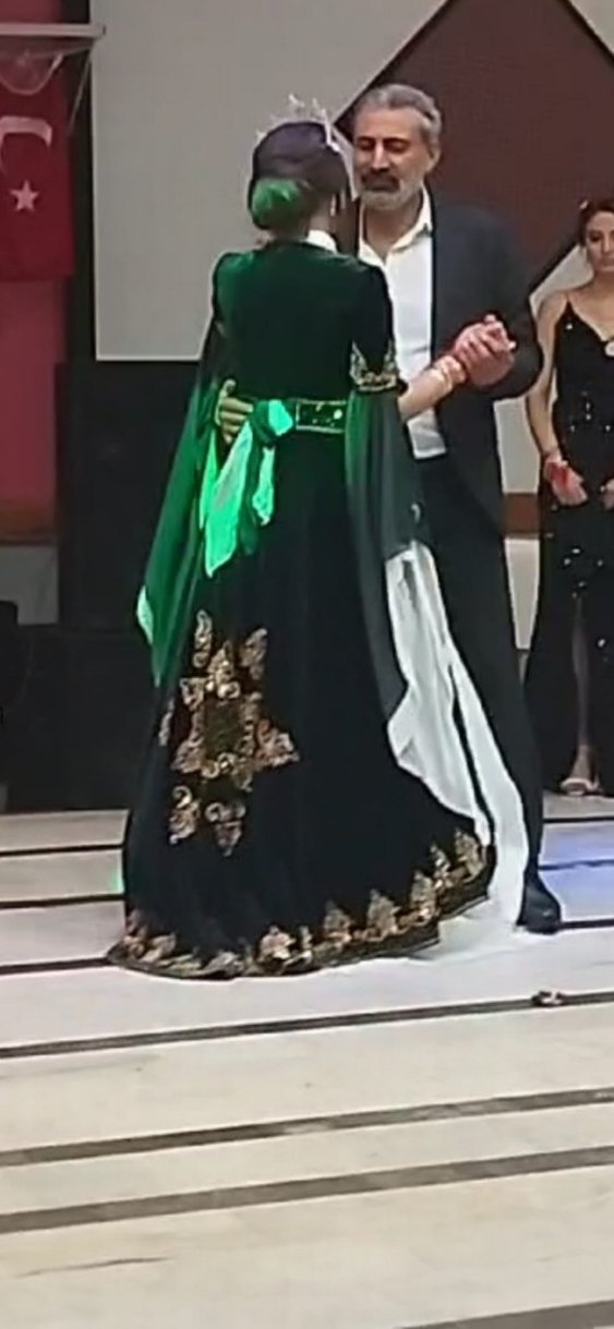 Yeşil Drapeli Straplez Uzun Kına Elbisesi - Görsel 3