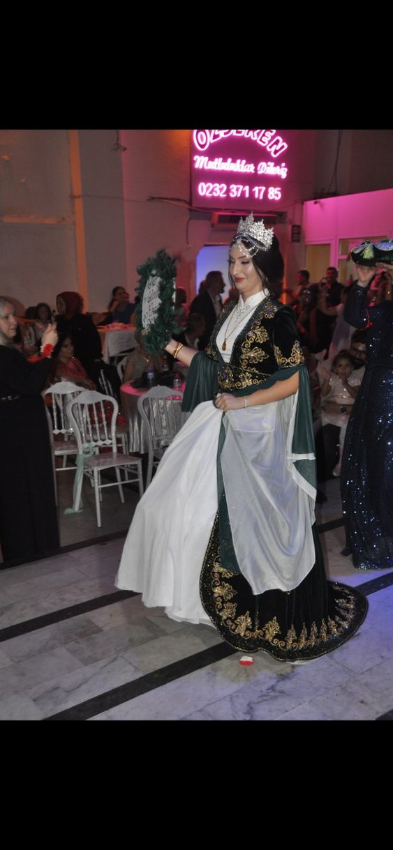 Yeşil Drapeli Straplez Uzun Kına Elbisesi - Görsel 4