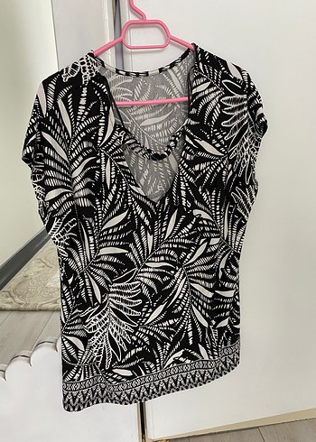 Dantel Detaylı Siyah V Yaka Kadın Bluz - Görsel 2