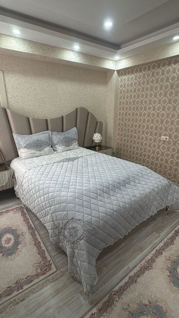 Gri İşlemeli Yatak Örtüsü - Görsel 3