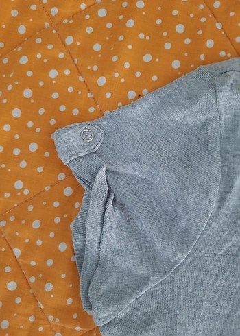 Gri Kısa Kollu Yakalı Kadın tişört - Görsel 2