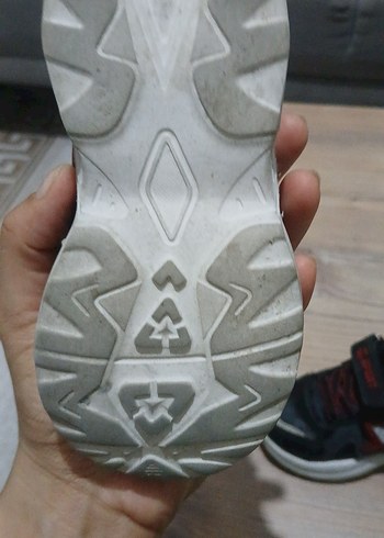 24 Beden Kızgın Kırmızı Desenli Erkek çocuk Spor Ayakkabısı