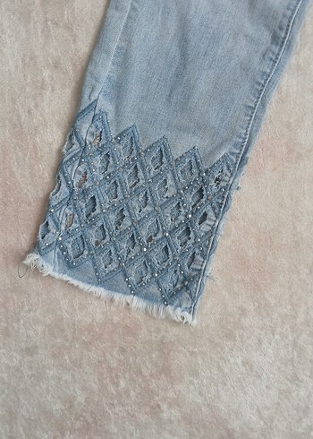 paçaları taşlı desenli kapri kot - Görsel 2