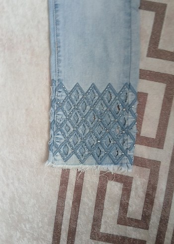 paçaları taşlı desenli kapri kot - Görsel 3