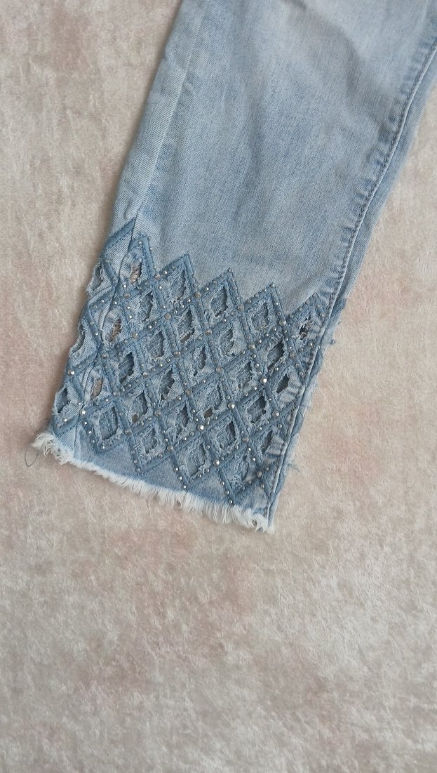 paçaları taşlı desenli kapri kot - Görsel 2