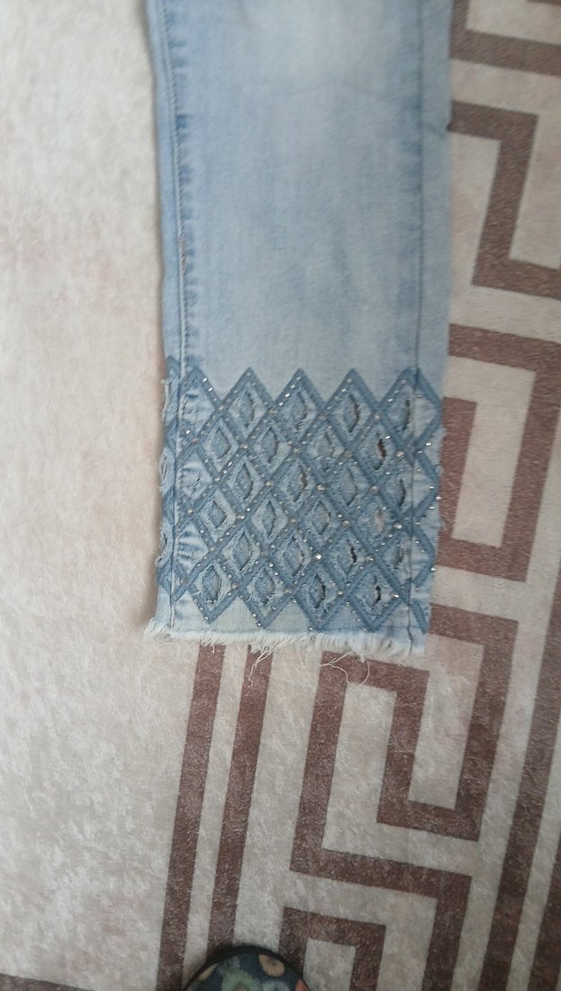 paçaları taşlı desenli kapri kot - Görsel 3