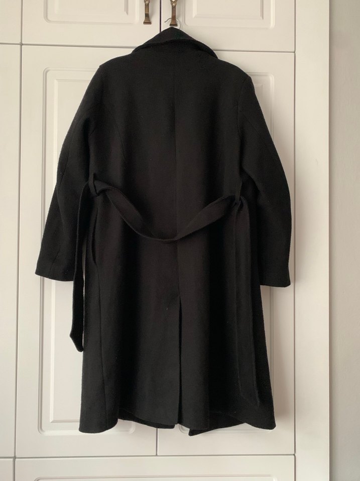 Düğmeli Siyah Uzun Kaban - Görsel 3