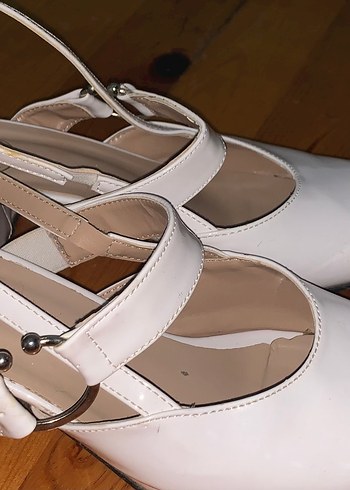 Beyaz Tokalı Kadın Topuklu ayakkabı - Görsel 2