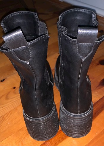 Siyah Deri  Kadın Bot - Görsel 3