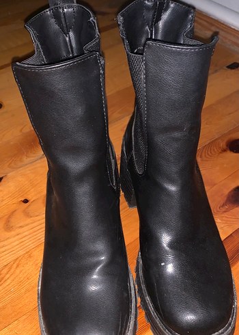 Siyah Deri  Kadın Bot - Görsel 2