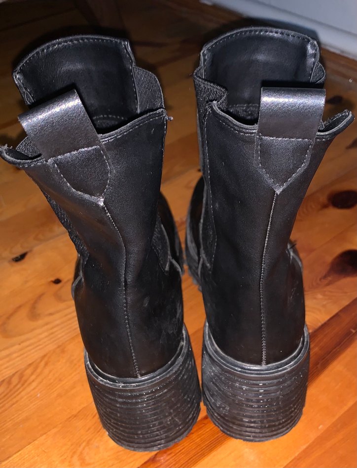 Siyah Deri  Kadın Bot - Görsel 3