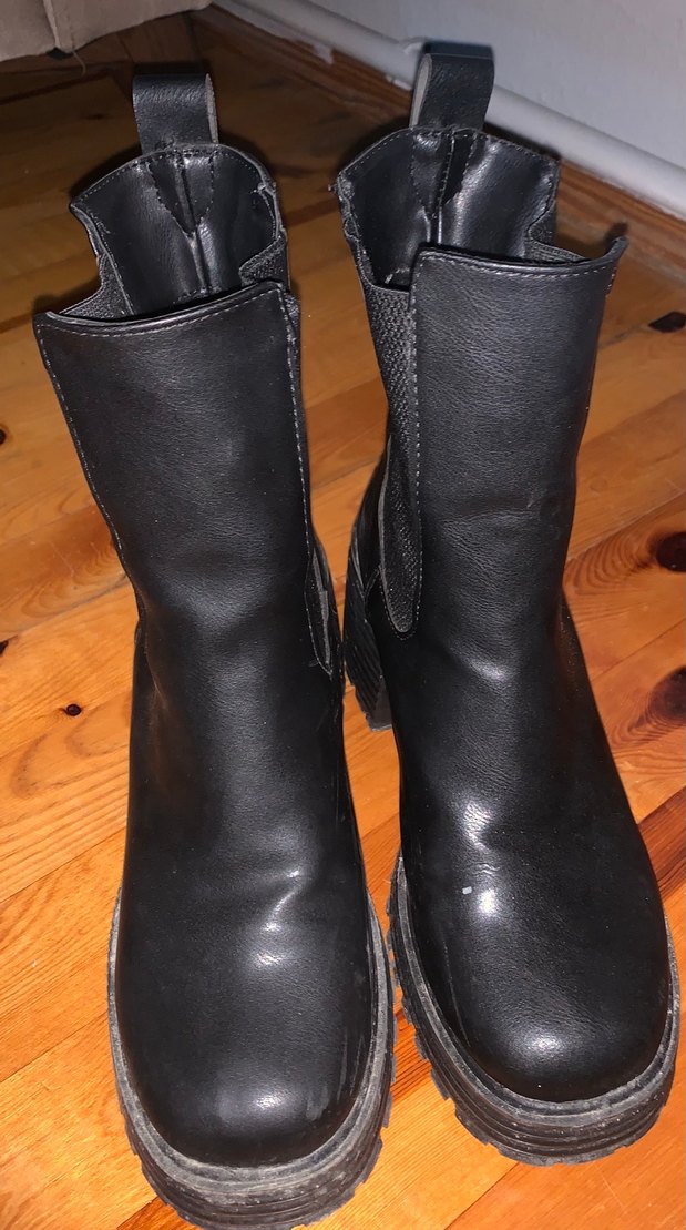 Siyah Deri  Kadın Bot - Görsel 2