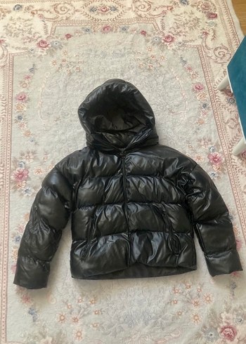 Siyah Deri Kapşonlu Şişme Kadın Mont