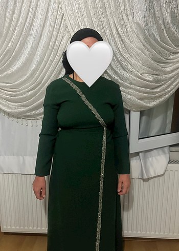 Uzun Kollu Koyu Yeşil Kadın TesettürAbiye Elbise