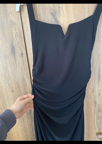 Siyah Drapeli Uzun V Yaka Elbise - Görsel 2