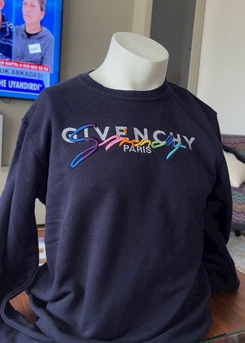 GIVENCHY l