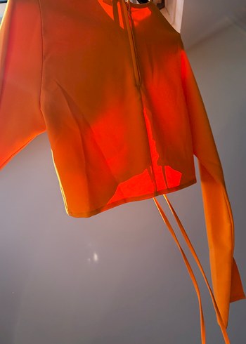 H&M Sarı Turuncu göğüs dekolte bağ detay Crop Bluz - Görsel 6