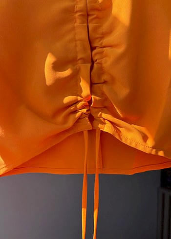 H&M Sarı Turuncu göğüs dekolte bağ detay Crop Bluz - Görsel 4