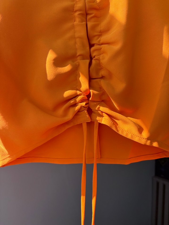 H&M Sarı Turuncu göğüs dekolte bağ detay Crop Bluz - Görsel 4