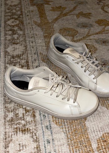 Adidas Beyaz Kadın Spor Ayakkabı - Şık ve Rahat - Görsel 5