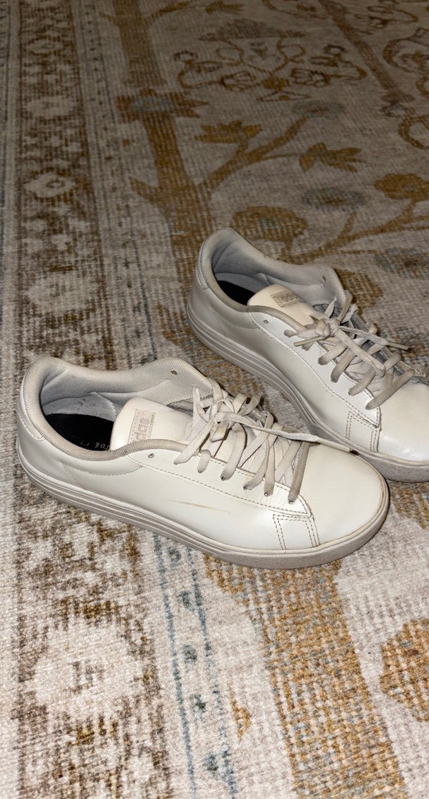 Adidas Beyaz Kadın Spor Ayakkabı - Şık ve Rahat - Görsel 5