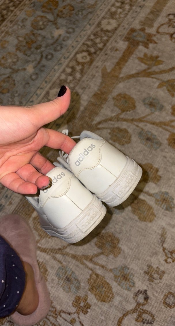 Adidas Beyaz Kadın Spor Ayakkabı - Şık ve Rahat - Görsel 2