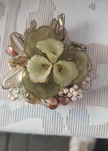Bej Boncuklu Vintage Örgü Broş