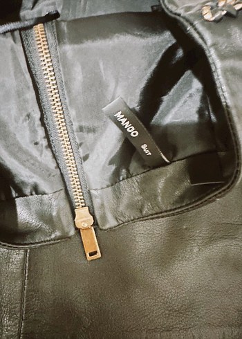 Mango Gold Zincir Detaylı Siyah Deri Mini Etek - Görsel 4