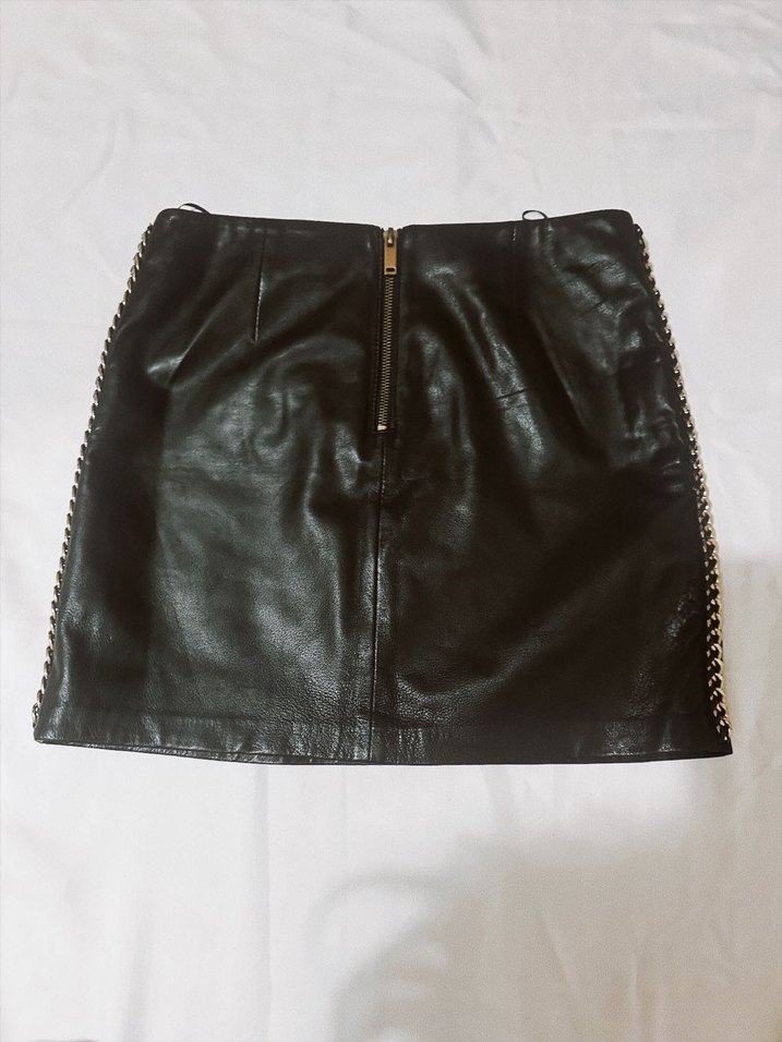 Mango Gold Zincir Detaylı Siyah Deri Mini Etek - Görsel 3