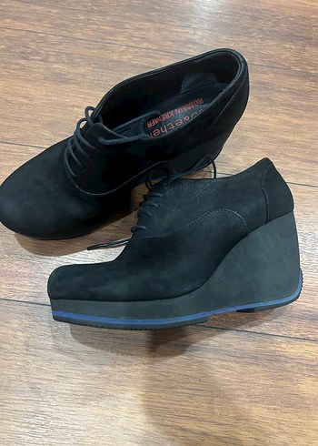 Siyah Süet Dolgu Topuklu Kadın Ayakkabı - Görsel 2