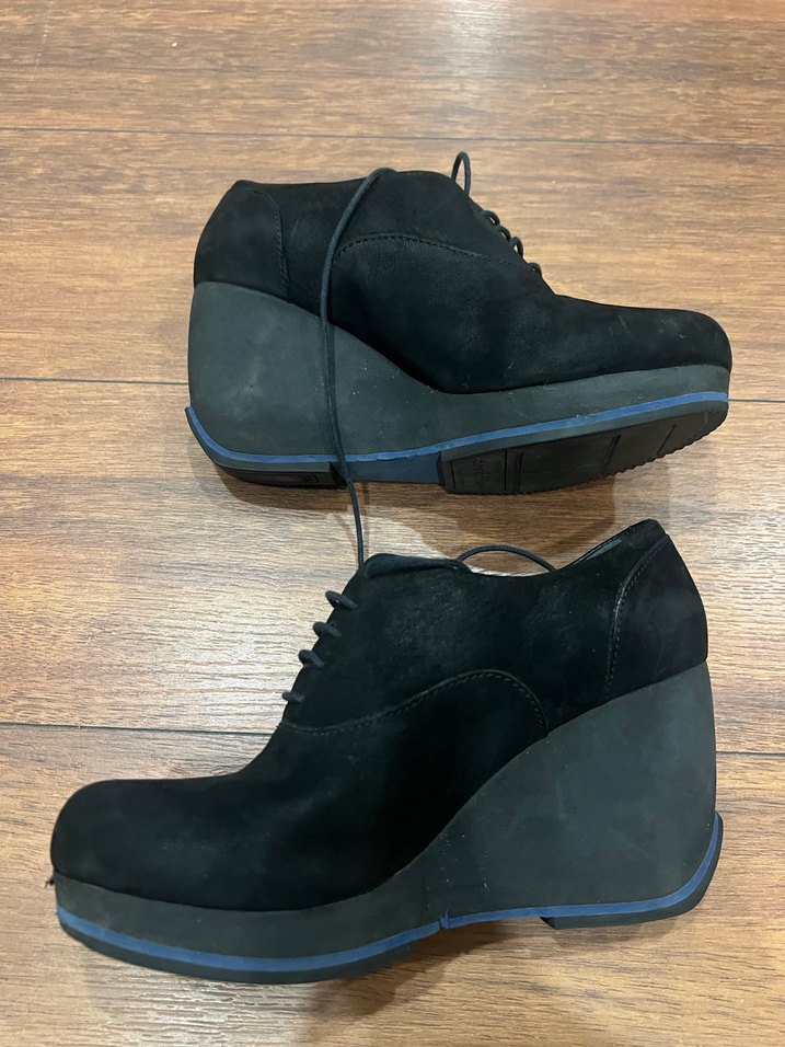 Siyah Süet Dolgu Topuklu Kadın Ayakkabı - Görsel 4