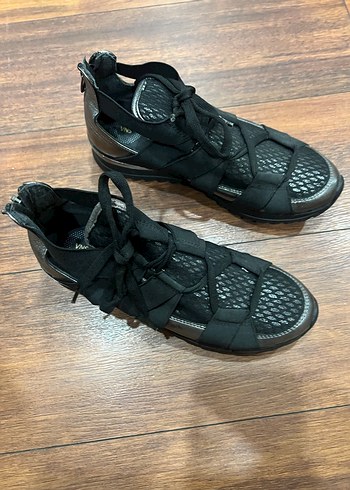 Yılan Desenli Siyah Platform Topuklu Spor Ayakkabı - Görsel 4