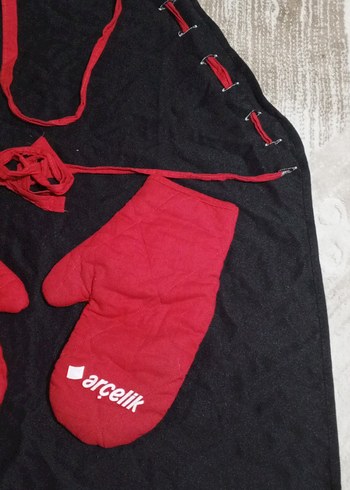 Siyah Mutfak Önlüğü ve Kırmızı Fırın Eldivenleri - Görsel 8