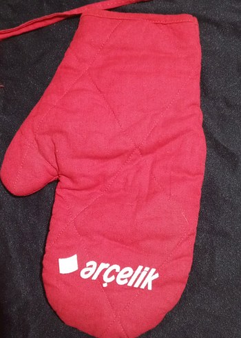 Siyah Mutfak Önlüğü ve Kırmızı Fırın Eldivenleri - Görsel 5