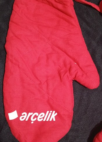 Siyah Mutfak Önlüğü ve Kırmızı Fırın Eldivenleri - Görsel 6