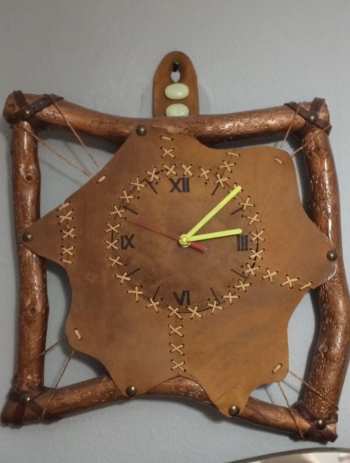 Deri Detaylı Kahverengi Duvar Saati - Görsel 5