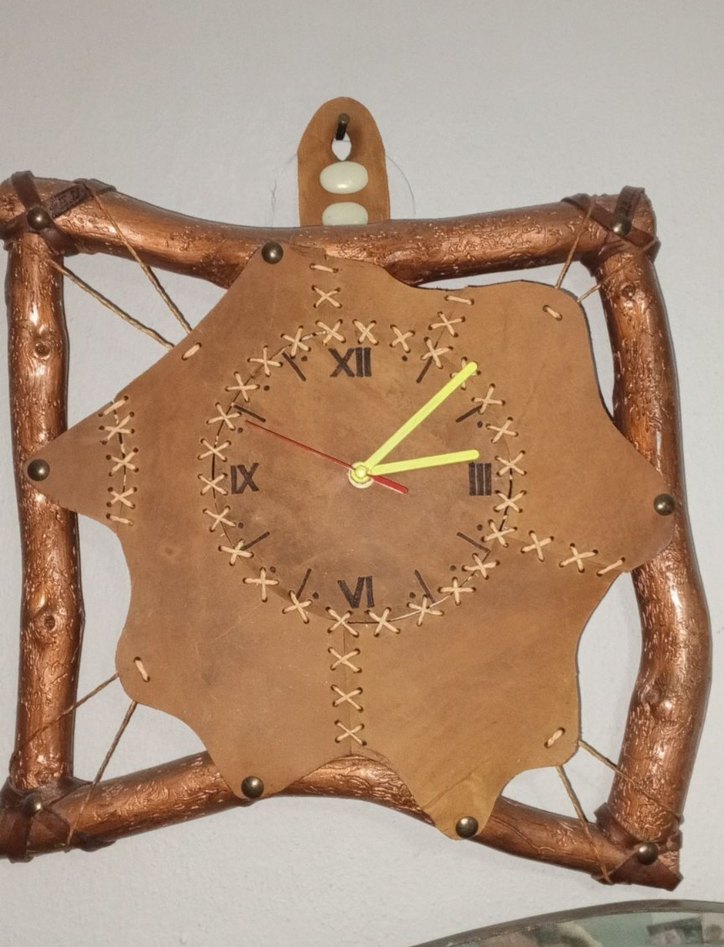 Deri Detaylı Kahverengi Duvar Saati - Görsel 4