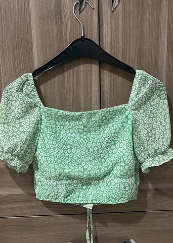 Trendyol & Milla Yeşil Çiçek Desenli Mini Bluz