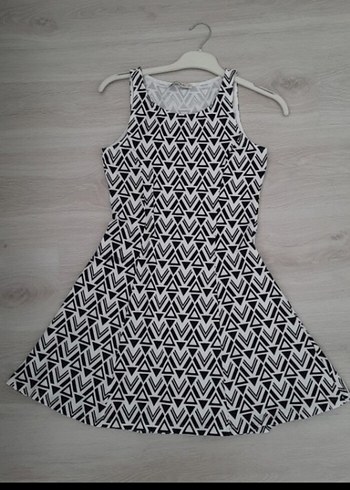 V Yaka Desenli Triko Midi Elbise