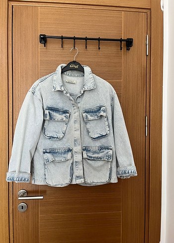 Gri Cep Detaylı Kadın Denim Ceket