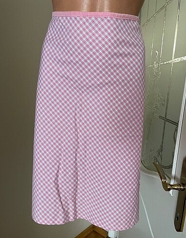 Pembe kareli etek