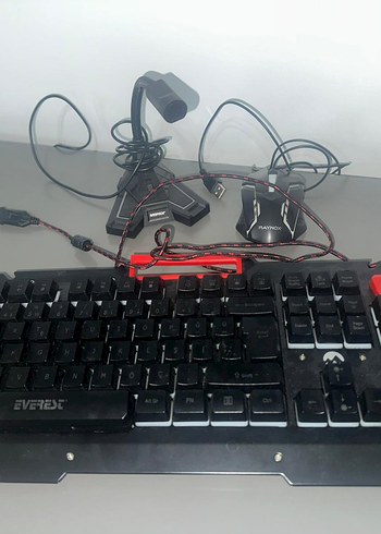 Kablolu kırmızı siyah klavye ve siyah mause ile siyah mikrafon - Görsel 8