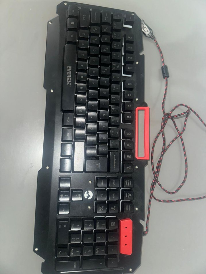 Kablolu kırmızı siyah klavye ve siyah mause ile siyah mikrafon - Görsel 2