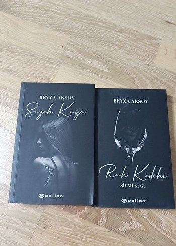 Beyza Aksoy'dan İki Roman: Siyah Kuğu & Ruh Kadehi